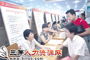 校园招聘，党员优先就业？