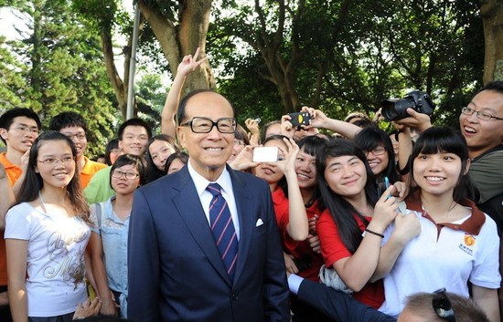 李嘉诚出席汕头大学毕业典礼